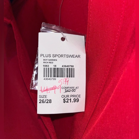 Est. 1946 Plus Sportswear Rich Red
Top Size 26/28 - Picture 5 of 8